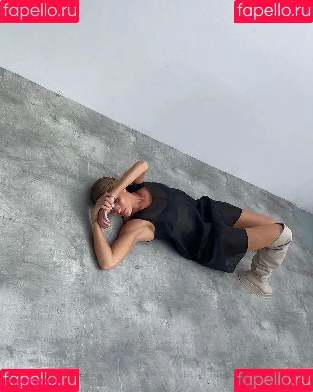 Rosie Huntington Whiteley / Rosie Huntington-Whiteley / rosiehw Onlyfans Photo Gallery 