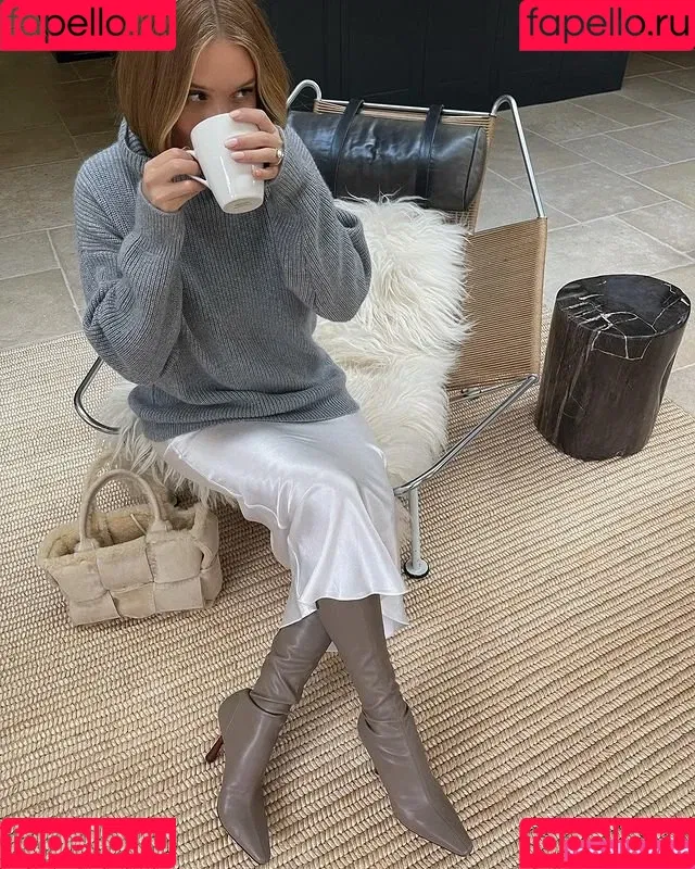 Rosie Huntington Whiteley / Rosie Huntington-Whiteley / rosiehw Onlyfans Photo Gallery 