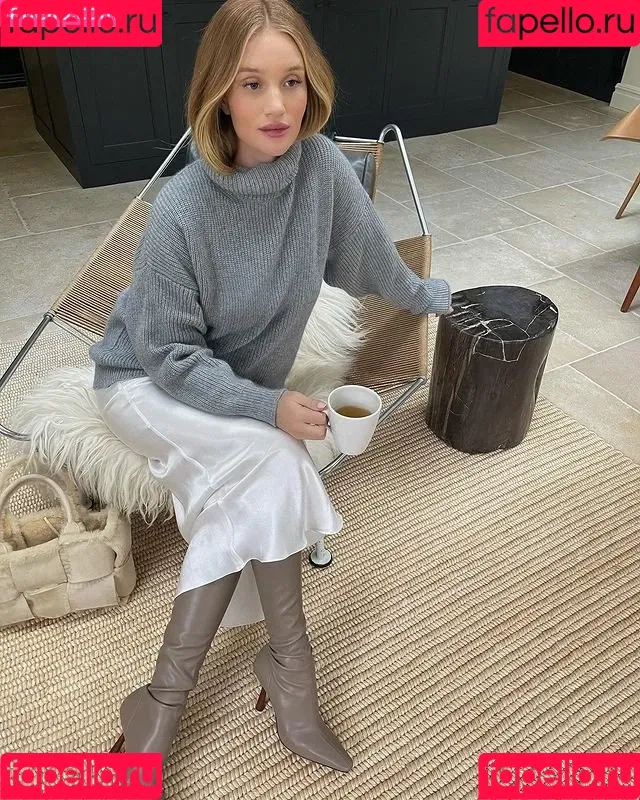 Rosie Huntington Whiteley / Rosie Huntington-Whiteley / rosiehw Onlyfans Photo Gallery 