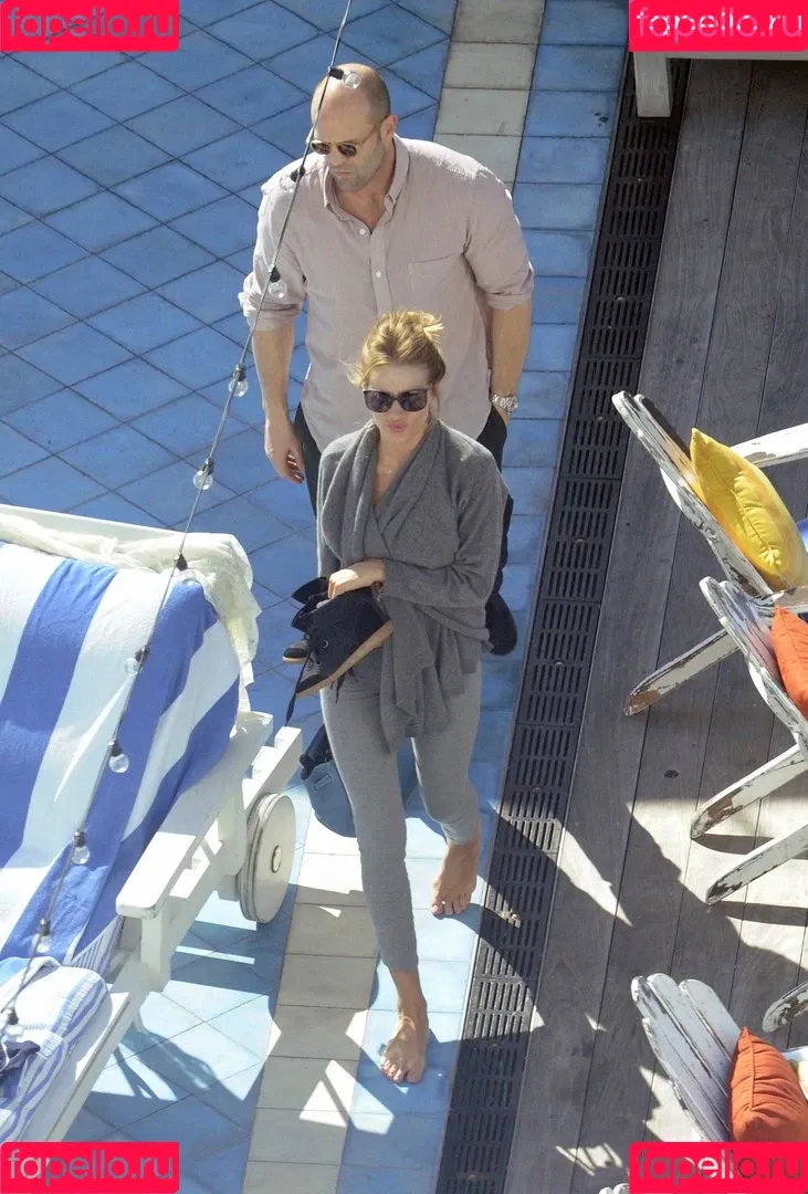 Rosie Huntington Whiteley / Rosie Huntington-Whiteley / rosiehw Onlyfans Photo Gallery 