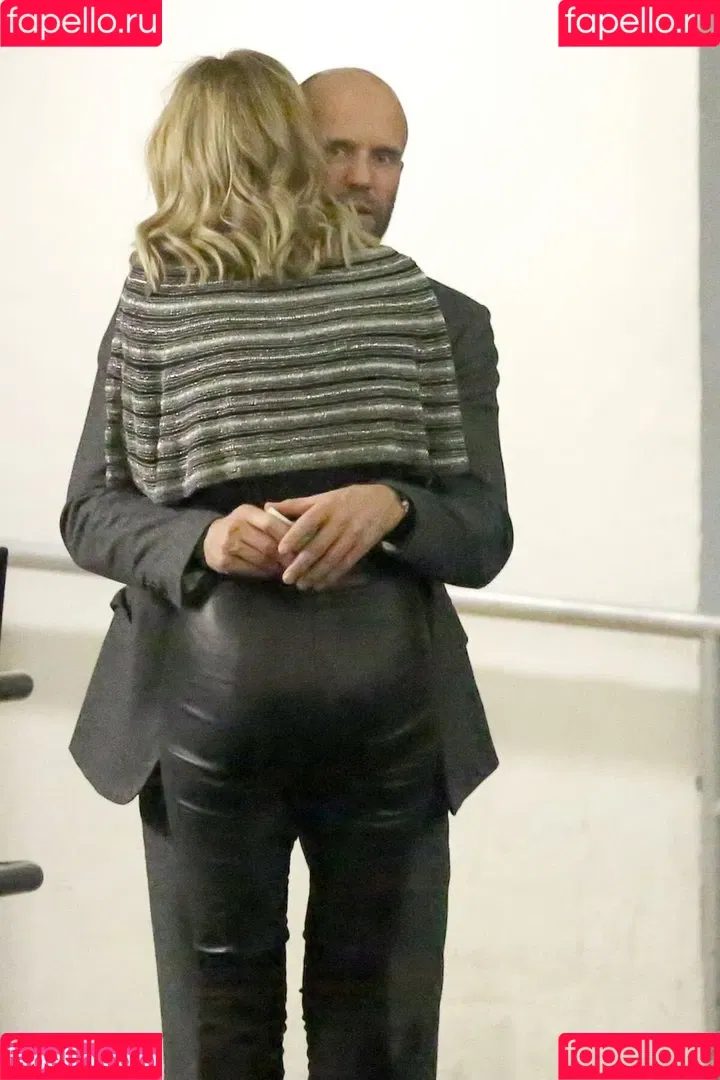 Rosie Huntington Whiteley / Rosie Huntington-Whiteley / rosiehw Onlyfans Photo Gallery 