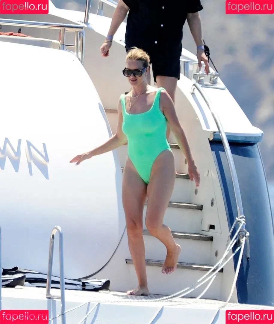 Rosie Huntington Whiteley / Rosie Huntington-Whiteley / rosiehw Onlyfans Photo Gallery 