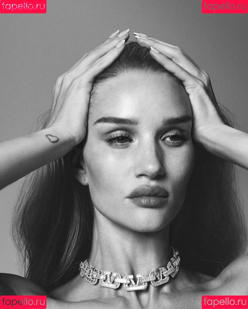 Rosie Huntington Whiteley / Rosie Huntington-Whiteley / rosiehw Onlyfans Photo Gallery 