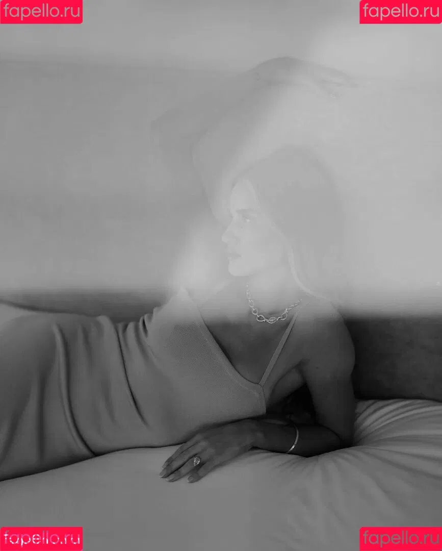 Rosie Huntington Whiteley / Rosie Huntington-Whiteley / rosiehw Onlyfans Photo Gallery 
