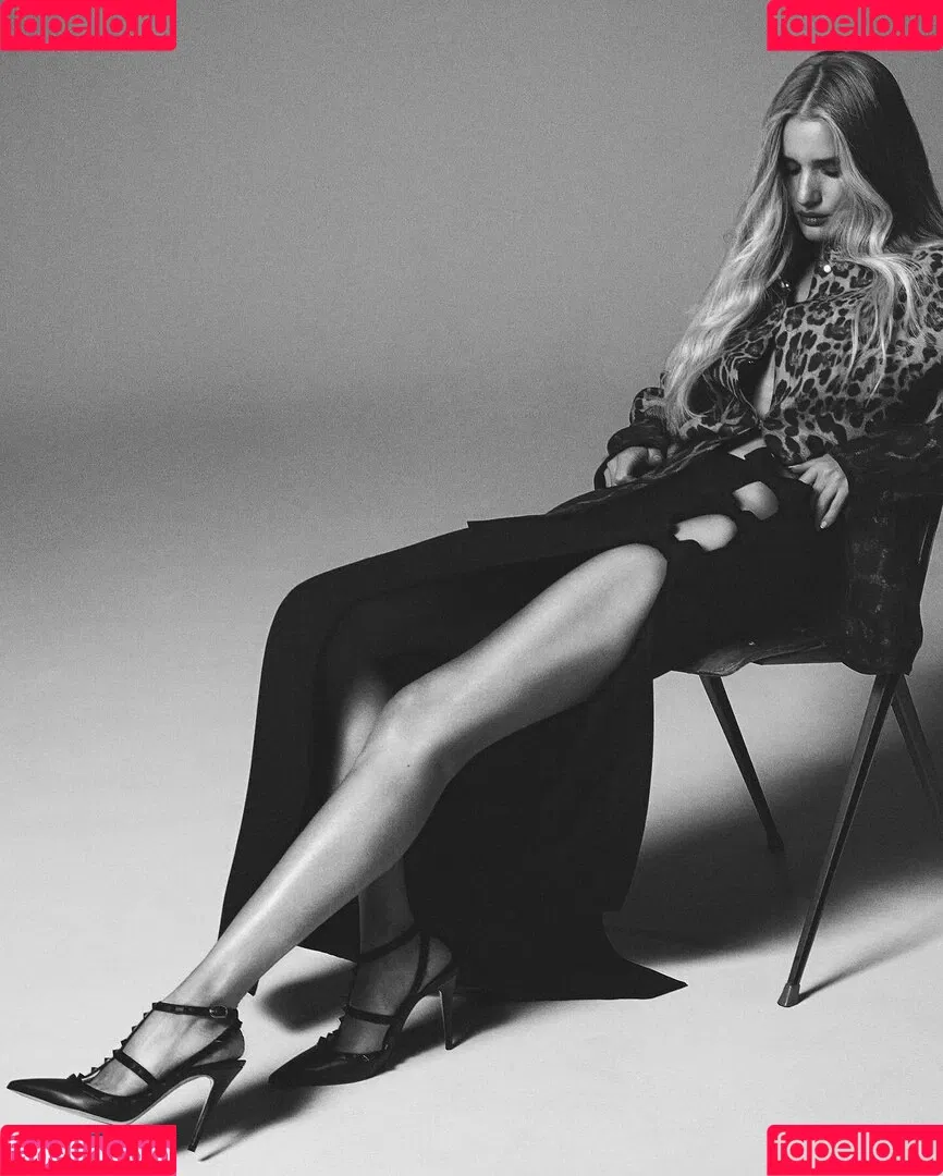 Rosie Huntington Whiteley / Rosie Huntington-Whiteley / rosiehw Onlyfans Photo Gallery 