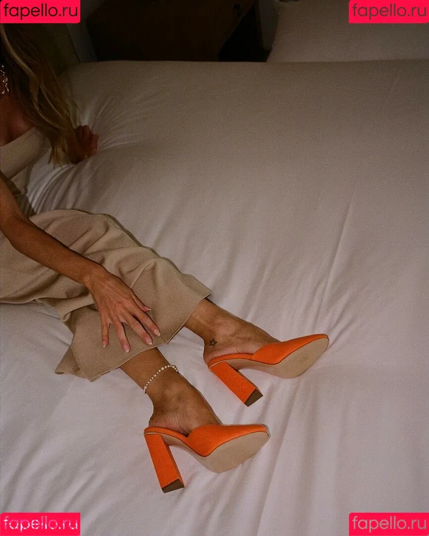 Rosie Huntington Whiteley / Rosie Huntington-Whiteley / rosiehw Onlyfans Photo Gallery 