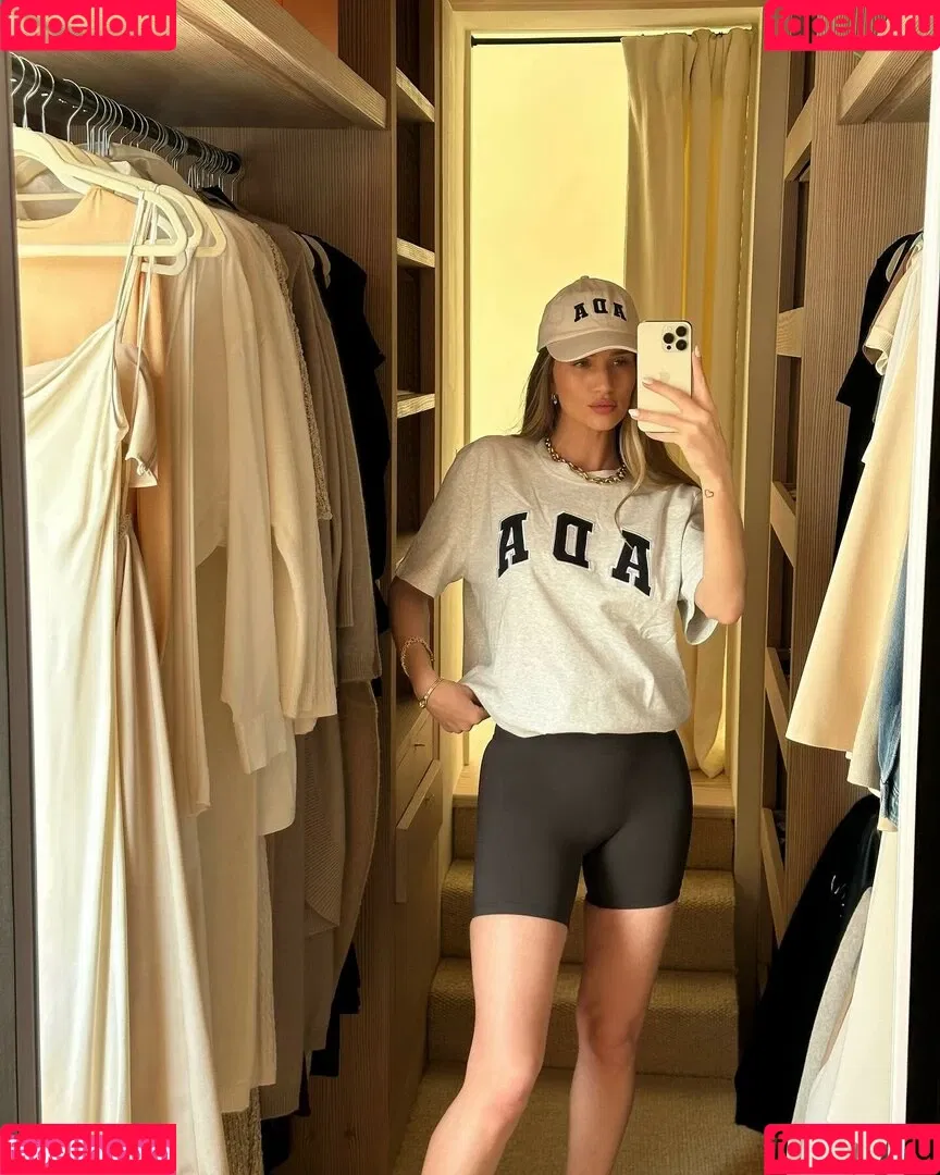 Rosie Huntington Whiteley / Rosie Huntington-Whiteley / rosiehw Onlyfans Photo Gallery 