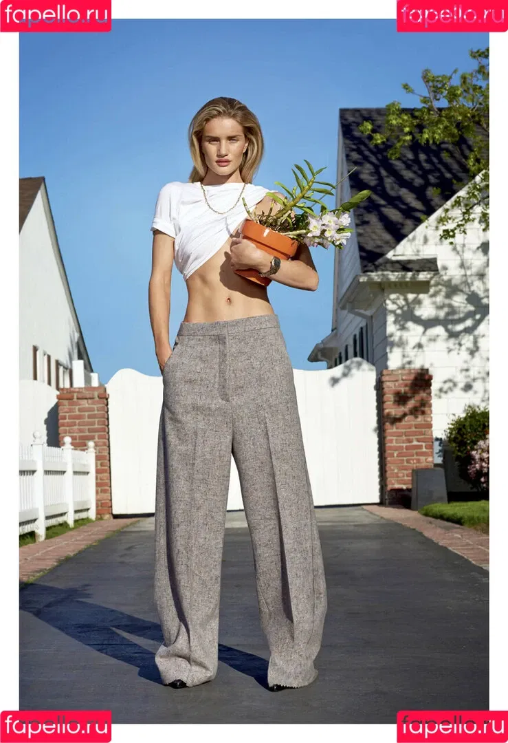 Rosie Huntington Whiteley / Rosie Huntington-Whiteley / rosiehw Onlyfans Photo Gallery 