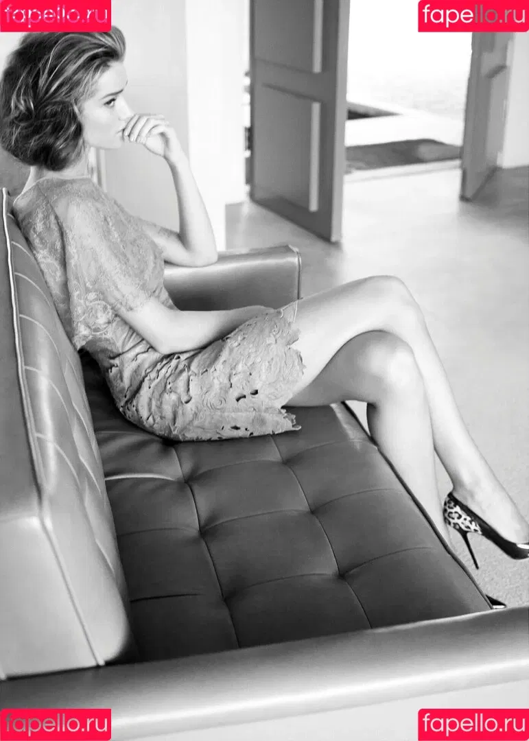 Rosie Huntington Whiteley / Rosie Huntington-Whiteley / rosiehw Onlyfans Photo Gallery 