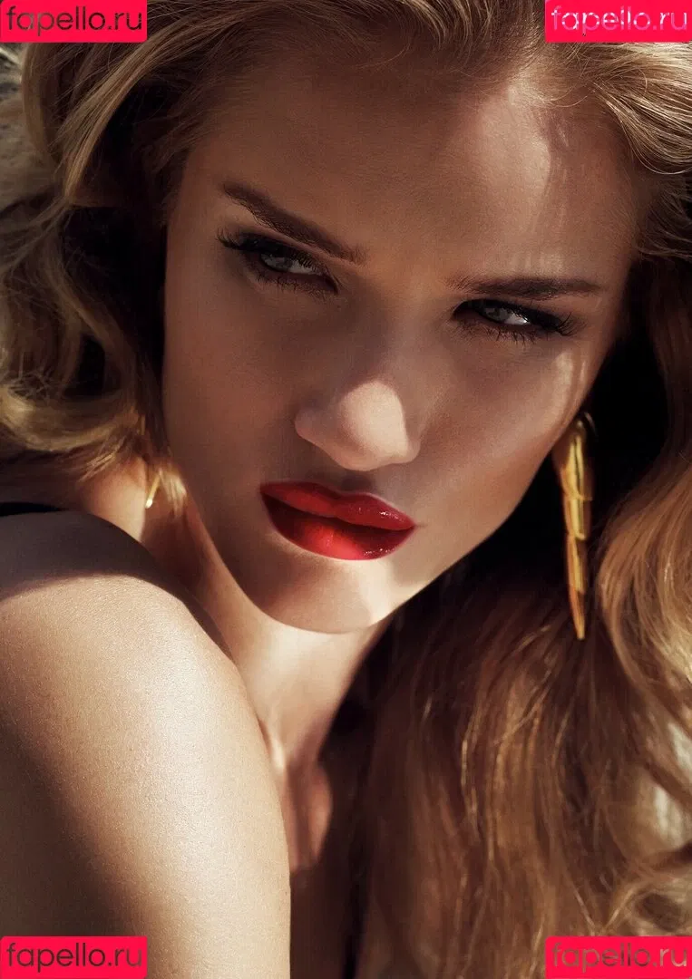 Rosie Huntington Whiteley / Rosie Huntington-Whiteley / rosiehw Onlyfans Photo Gallery 