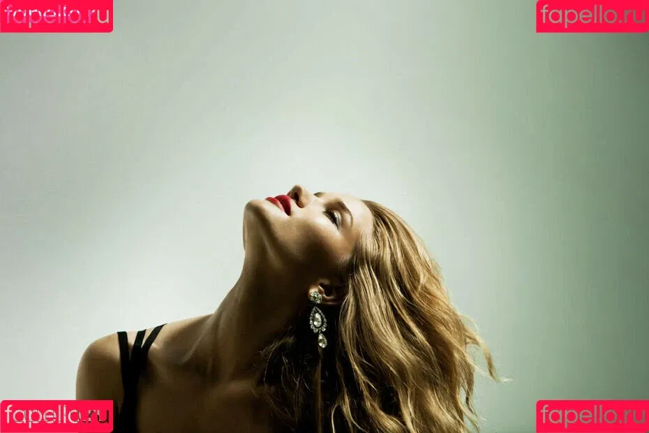 Rosie Huntington Whiteley / Rosie Huntington-Whiteley / rosiehw Onlyfans Photo Gallery 