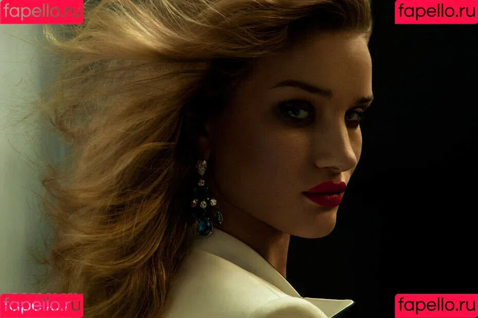Rosie Huntington Whiteley / Rosie Huntington-Whiteley / rosiehw Onlyfans Photo Gallery 