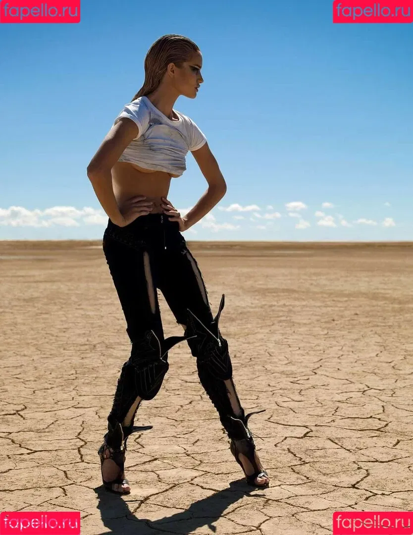 Rosie Huntington Whiteley / Rosie Huntington-Whiteley / rosiehw Onlyfans Photo Gallery 