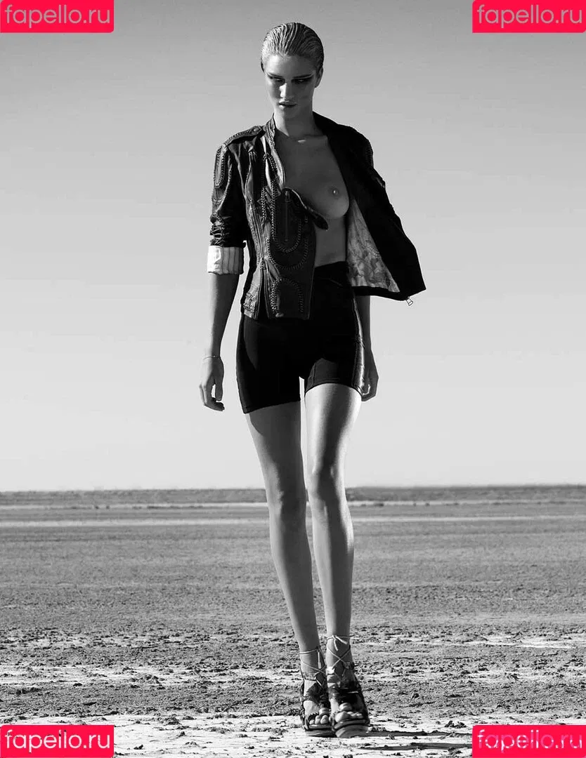 Rosie Huntington Whiteley / Rosie Huntington-Whiteley / rosiehw Onlyfans Photo Gallery 