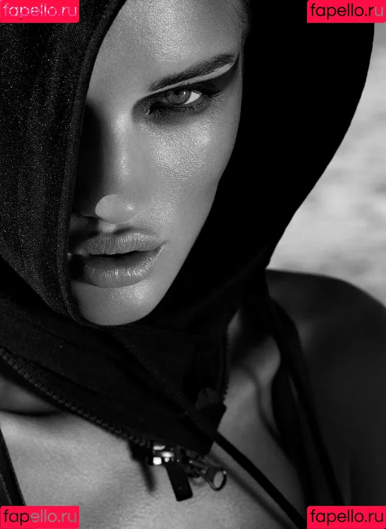 Rosie Huntington Whiteley / Rosie Huntington-Whiteley / rosiehw Onlyfans Photo Gallery 