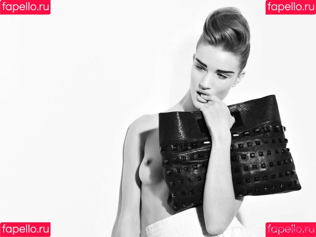 Rosie Huntington Whiteley / Rosie Huntington-Whiteley / rosiehw Onlyfans Photo Gallery 