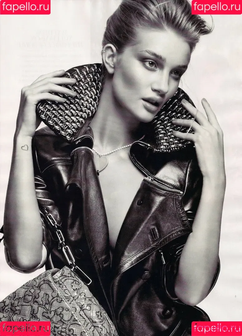 Rosie Huntington Whiteley / Rosie Huntington-Whiteley / rosiehw Onlyfans Photo Gallery 