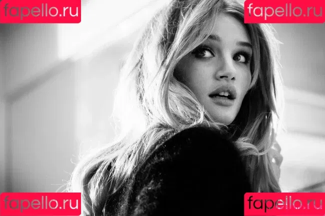 Rosie Huntington Whiteley / Rosie Huntington-Whiteley / rosiehw Onlyfans Photo Gallery 