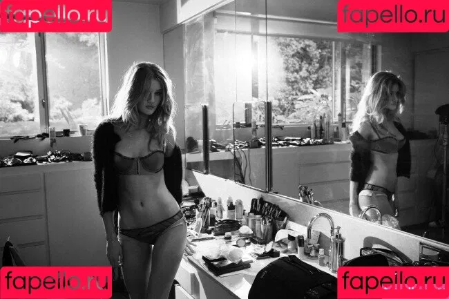 Rosie Huntington Whiteley / Rosie Huntington-Whiteley / rosiehw Onlyfans Photo Gallery 