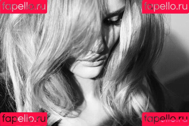 Rosie Huntington Whiteley / Rosie Huntington-Whiteley / rosiehw Onlyfans Photo Gallery 