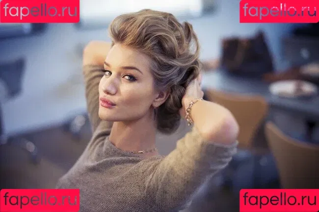 Rosie Huntington Whiteley / Rosie Huntington-Whiteley / rosiehw Onlyfans Photo Gallery 
