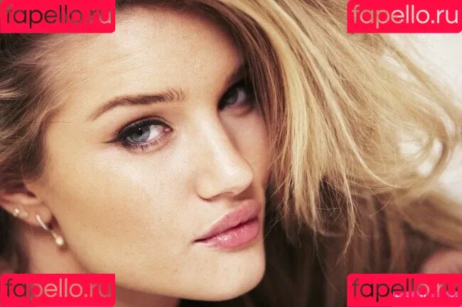 Rosie Huntington Whiteley / Rosie Huntington-Whiteley / rosiehw Onlyfans Photo Gallery 