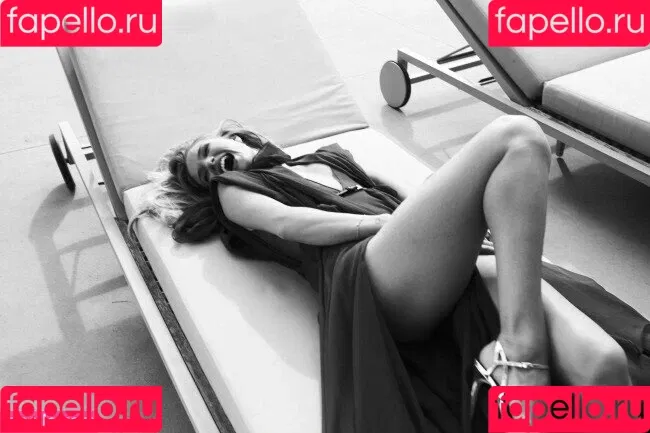 Rosie Huntington Whiteley / Rosie Huntington-Whiteley / rosiehw Onlyfans Photo Gallery 