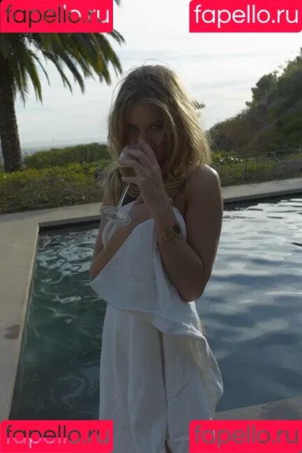 Rosie Huntington Whiteley / Rosie Huntington-Whiteley / rosiehw Onlyfans Photo Gallery 