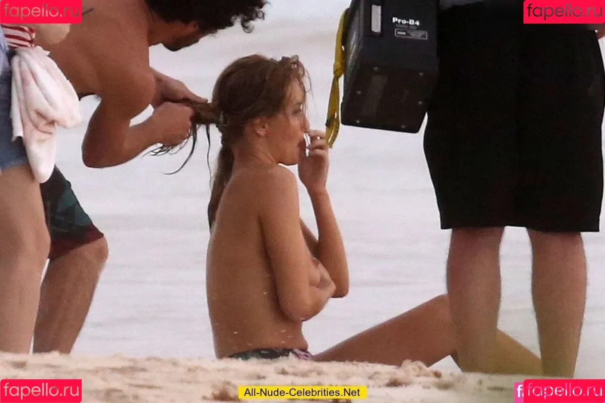 Rosie Huntington Whiteley / Rosie Huntington-Whiteley / rosiehw Onlyfans Photo Gallery 