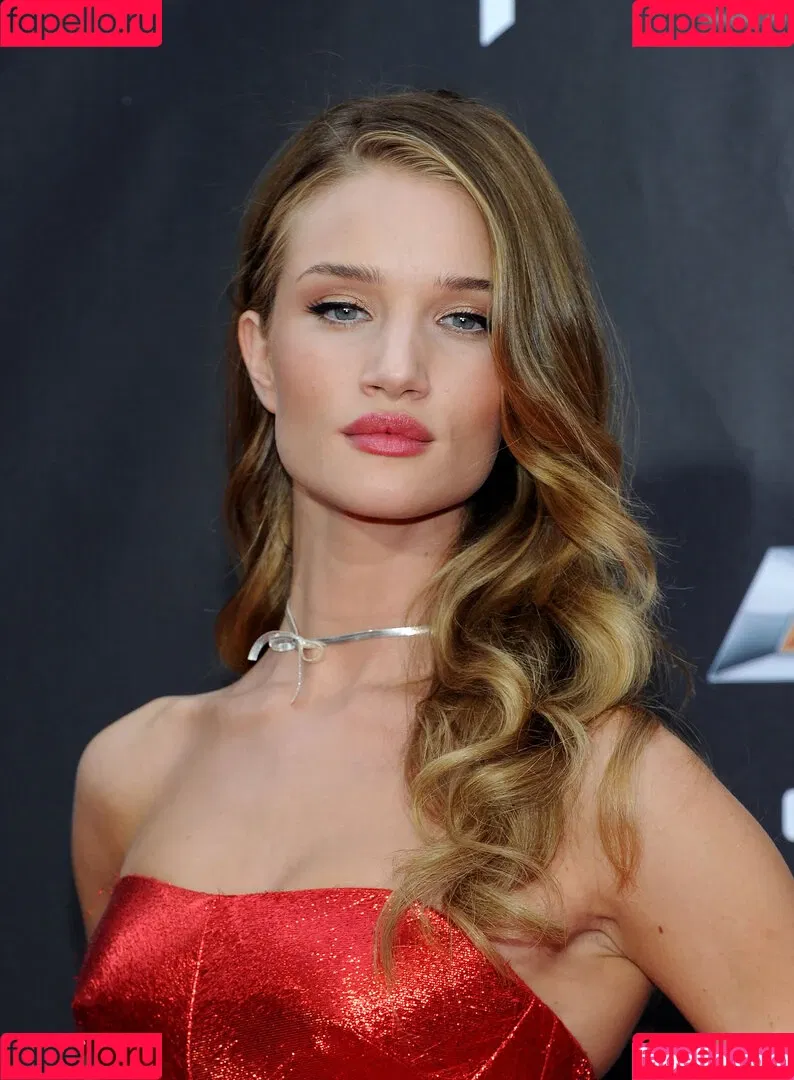 Rosie Huntington Whiteley / Rosie Huntington-Whiteley / rosiehw Onlyfans Photo Gallery 