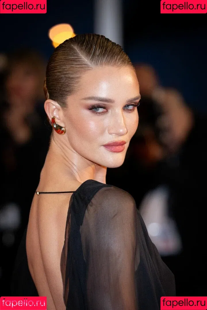 Rosie Huntington Whiteley / Rosie Huntington-Whiteley / rosiehw Onlyfans Photo Gallery 
