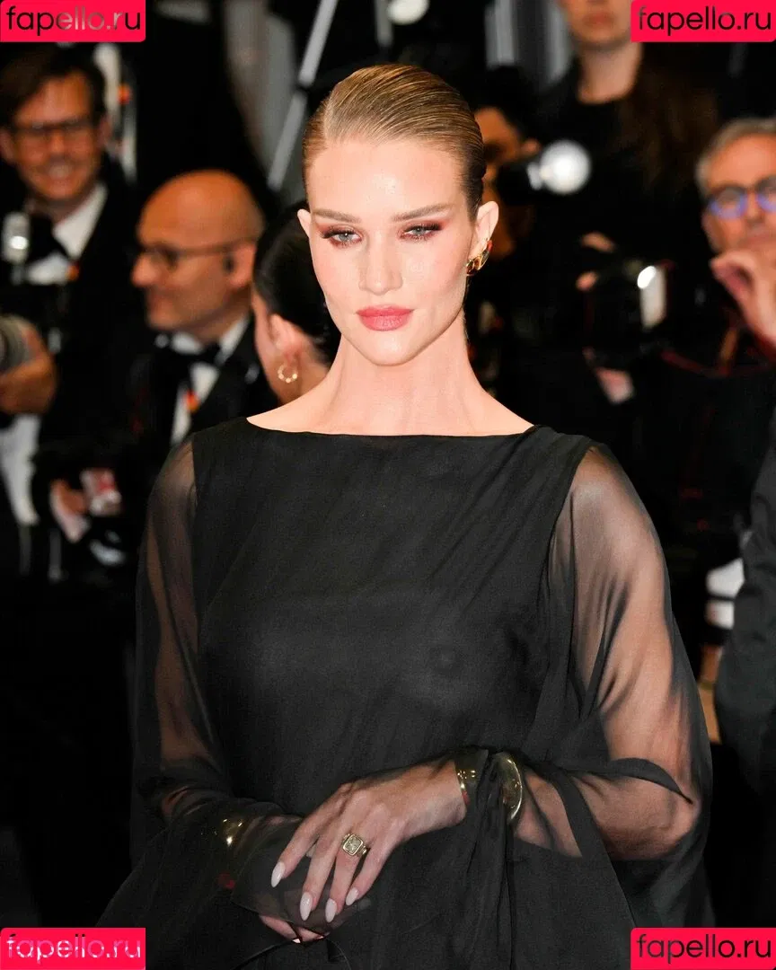 Rosie Huntington Whiteley / Rosie Huntington-Whiteley / rosiehw Onlyfans Photo Gallery 