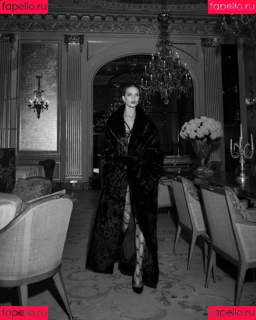 Rosie Huntington Whiteley / Rosie Huntington-Whiteley / rosiehw Onlyfans Photo Gallery 