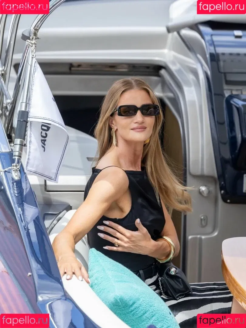 Rosie Huntington Whiteley / Rosie Huntington-Whiteley / rosiehw Onlyfans Photo Gallery 