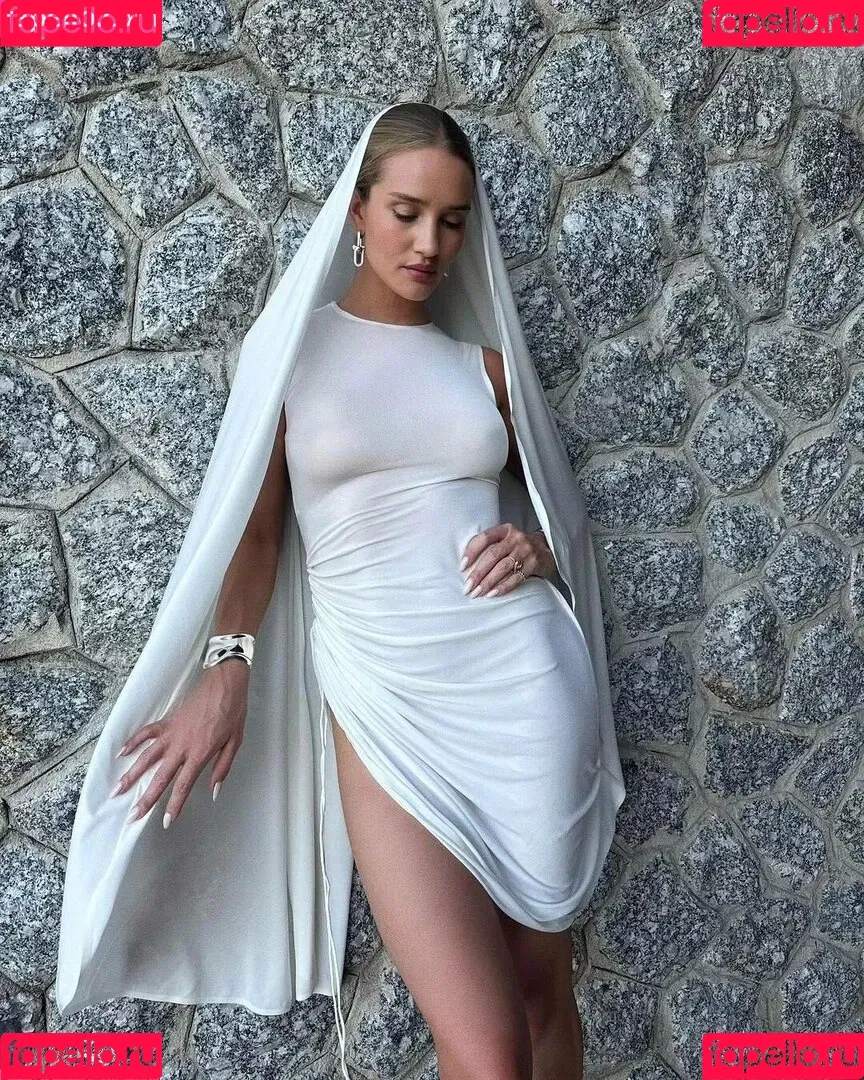 Rosie Huntington Whiteley / Rosie Huntington-Whiteley / rosiehw Onlyfans Photo Gallery 