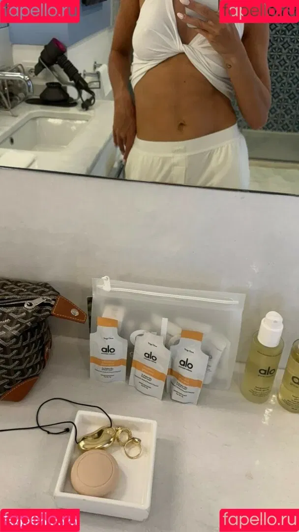 Rosie Huntington Whiteley / Rosie Huntington-Whiteley / rosiehw Onlyfans Photo Gallery 