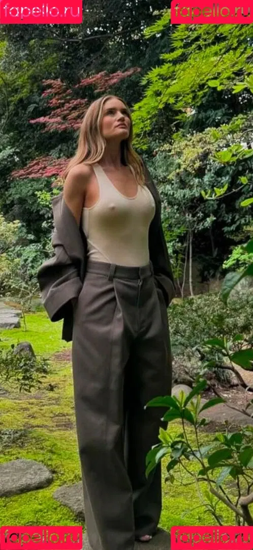 Rosie Huntington Whiteley / Rosie Huntington-Whiteley / rosiehw Onlyfans Photo Gallery 