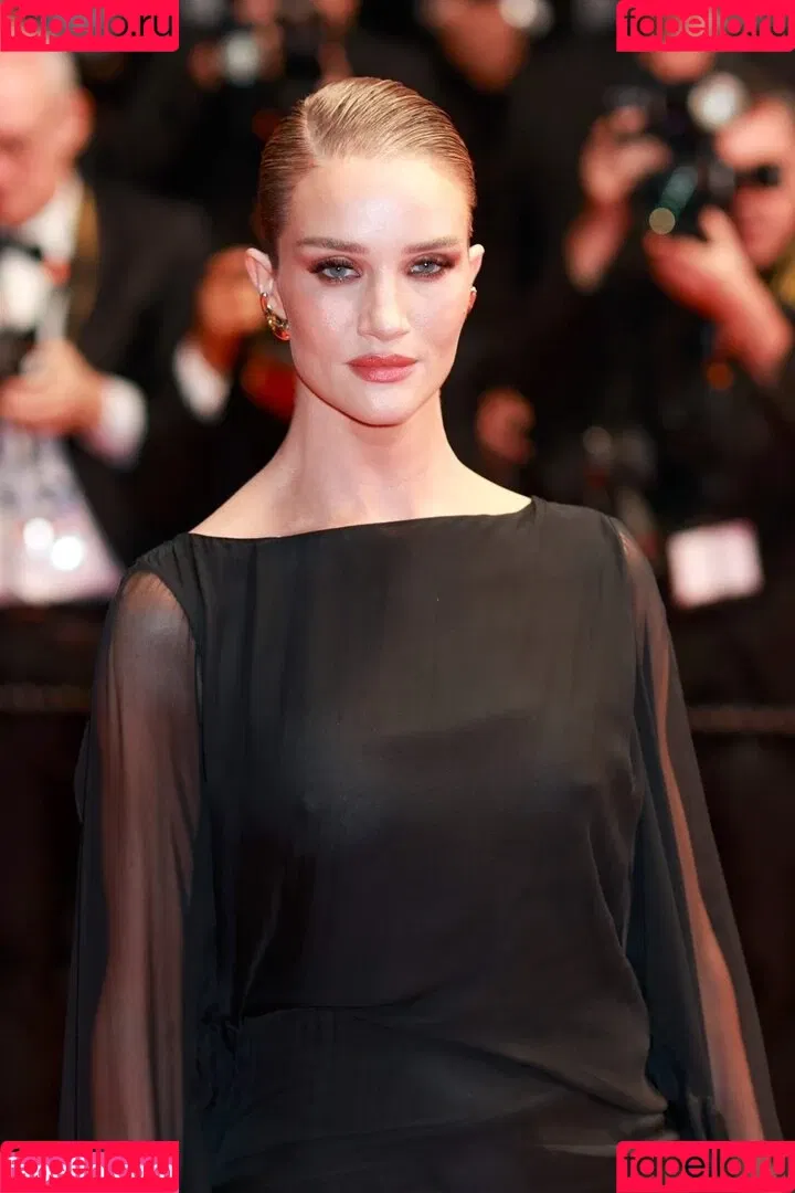 Rosie Huntington Whiteley / Rosie Huntington-Whiteley / rosiehw Onlyfans Photo Gallery 