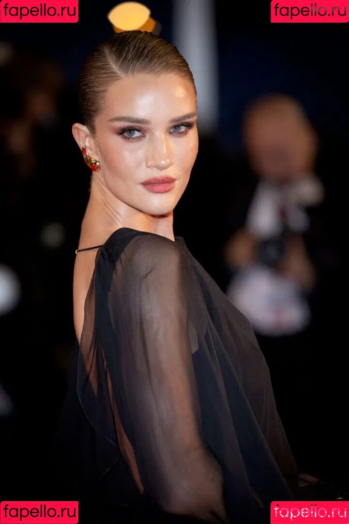 Rosie Huntington Whiteley / Rosie Huntington-Whiteley / rosiehw Onlyfans Photo Gallery 