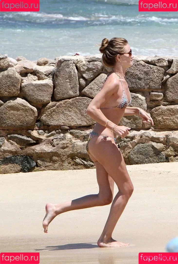 Rosie Huntington Whiteley / Rosie Huntington-Whiteley / rosiehw Onlyfans Photo Gallery 