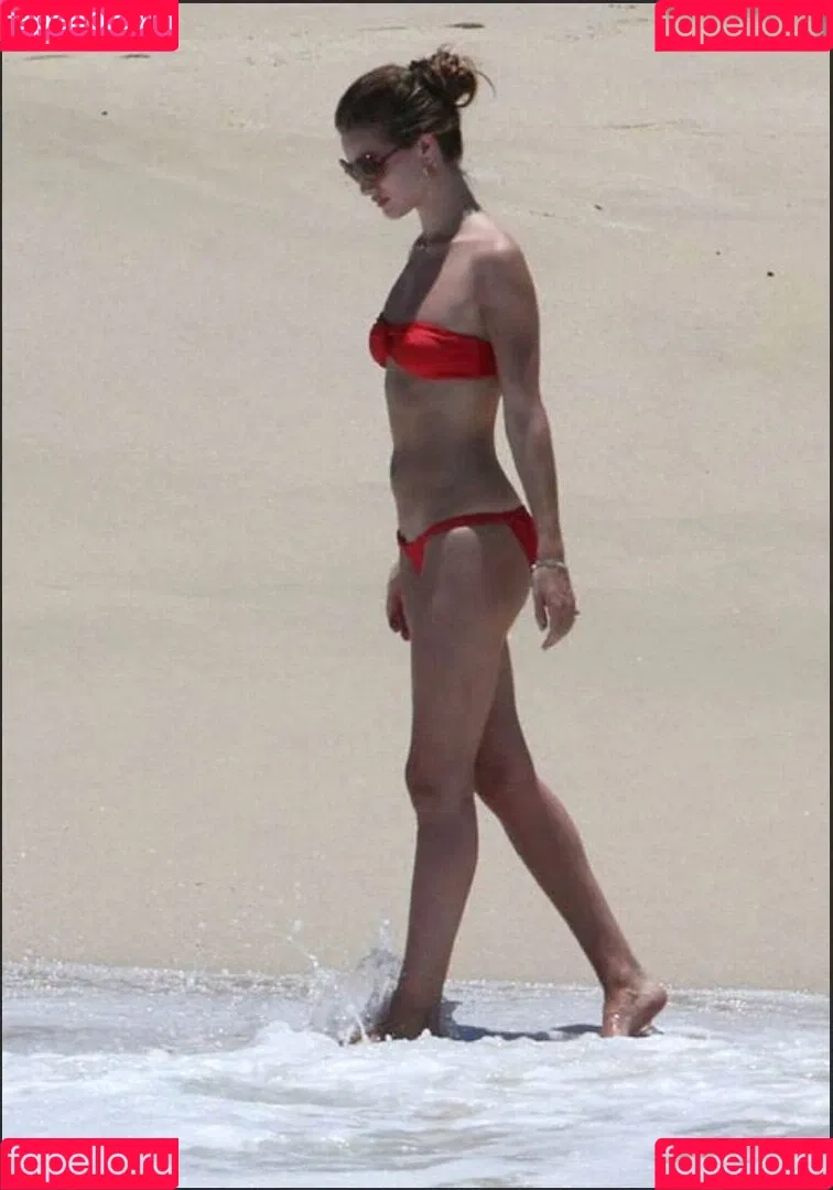 Rosie Huntington Whiteley / Rosie Huntington-Whiteley / rosiehw Onlyfans Photo Gallery 