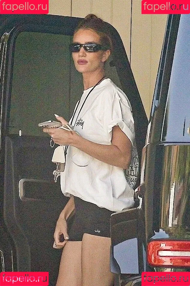 Rosie Huntington Whiteley / Rosie Huntington-Whiteley / rosiehw Onlyfans Photo Gallery 