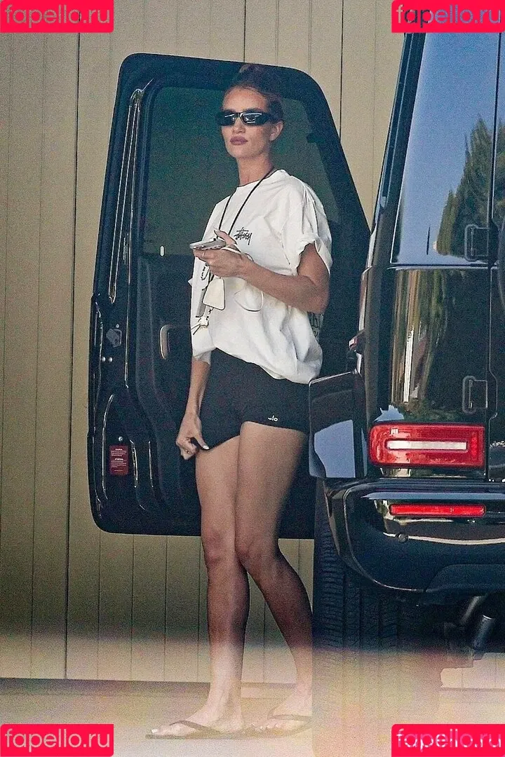 Rosie Huntington Whiteley / Rosie Huntington-Whiteley / rosiehw Onlyfans Photo Gallery 