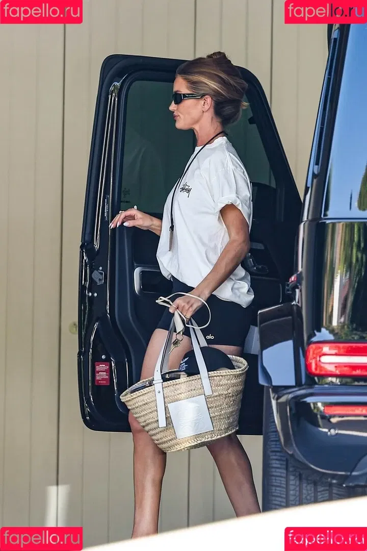 Rosie Huntington Whiteley / Rosie Huntington-Whiteley / rosiehw Onlyfans Photo Gallery 