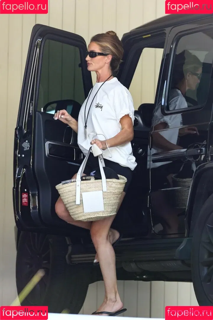Rosie Huntington Whiteley / Rosie Huntington-Whiteley / rosiehw Onlyfans Photo Gallery 