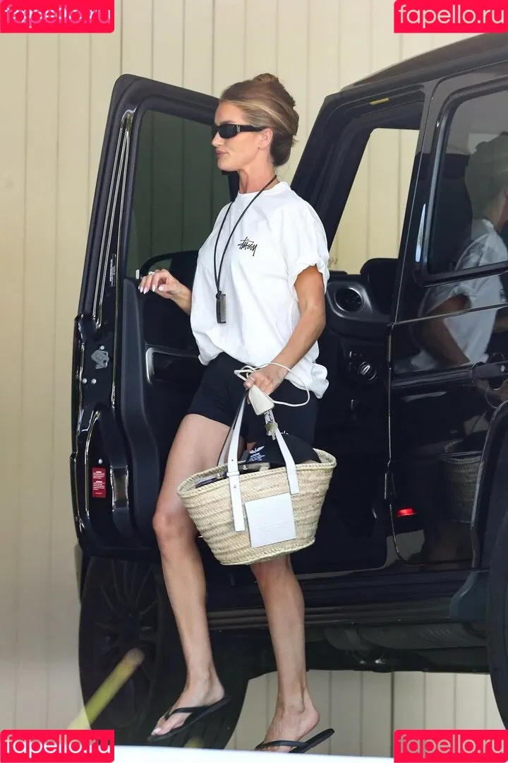 Rosie Huntington Whiteley / Rosie Huntington-Whiteley / rosiehw Onlyfans Photo Gallery 