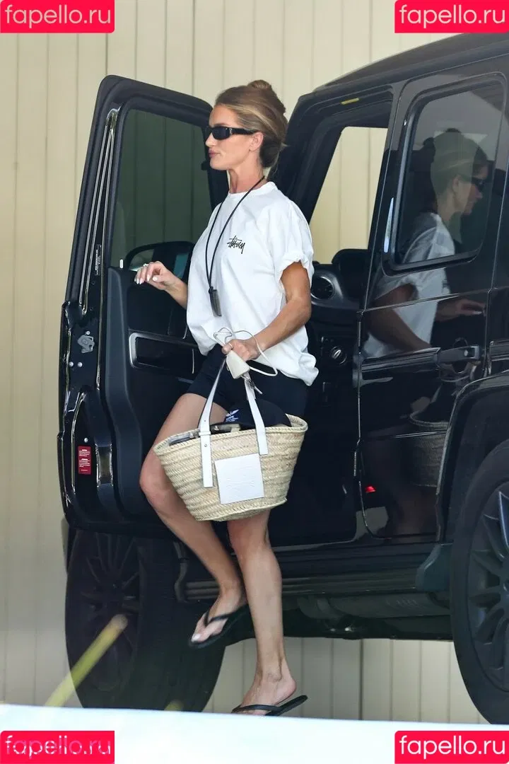 Rosie Huntington Whiteley / Rosie Huntington-Whiteley / rosiehw Onlyfans Photo Gallery 