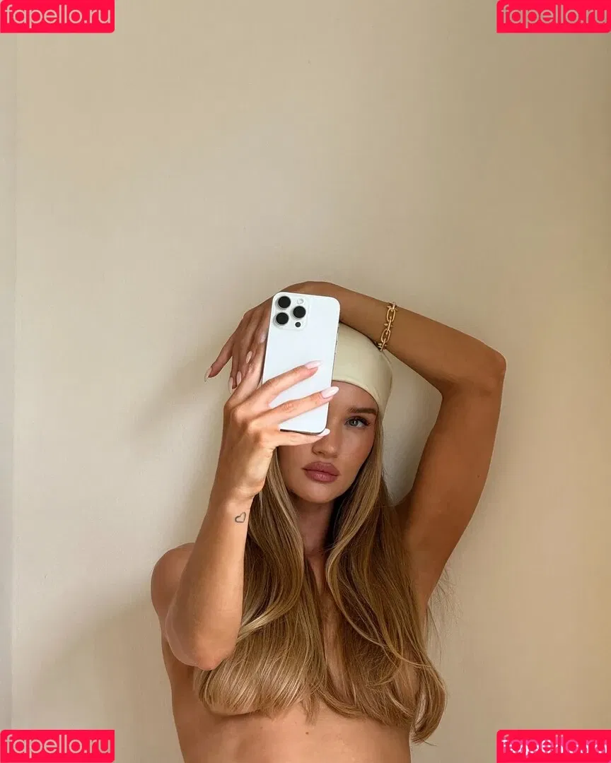 Rosie Huntington Whiteley / Rosie Huntington-Whiteley / rosiehw Onlyfans Photo Gallery 
