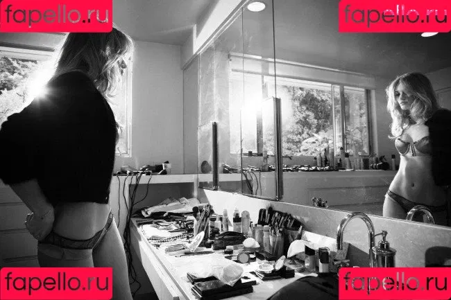 Rosie Huntington Whiteley / Rosie Huntington-Whiteley / rosiehw Onlyfans Photo Gallery 