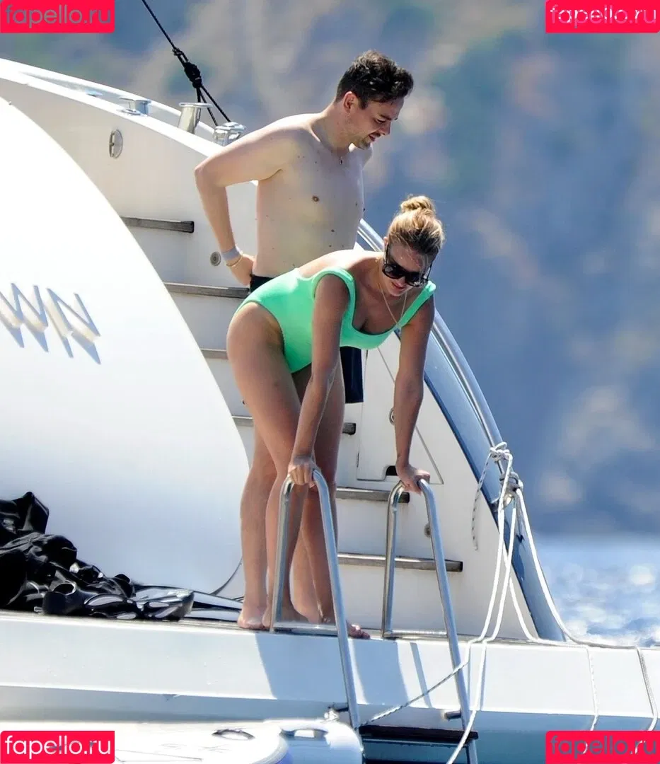 Rosie Huntington Whiteley / Rosie Huntington-Whiteley / rosiehw Onlyfans Photo Gallery 